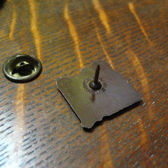 🇺🇲 Mount Rushmore Vintage Lapel Pin - Picture 3 of 4